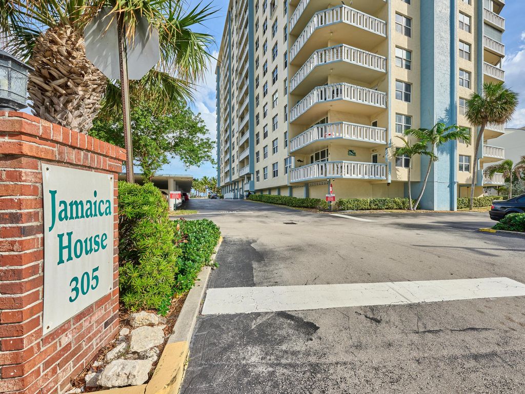 Photo of 305 N Pompano Beach Boulevard, Pompano Beach, FL 33062 (MLS # B26045946)