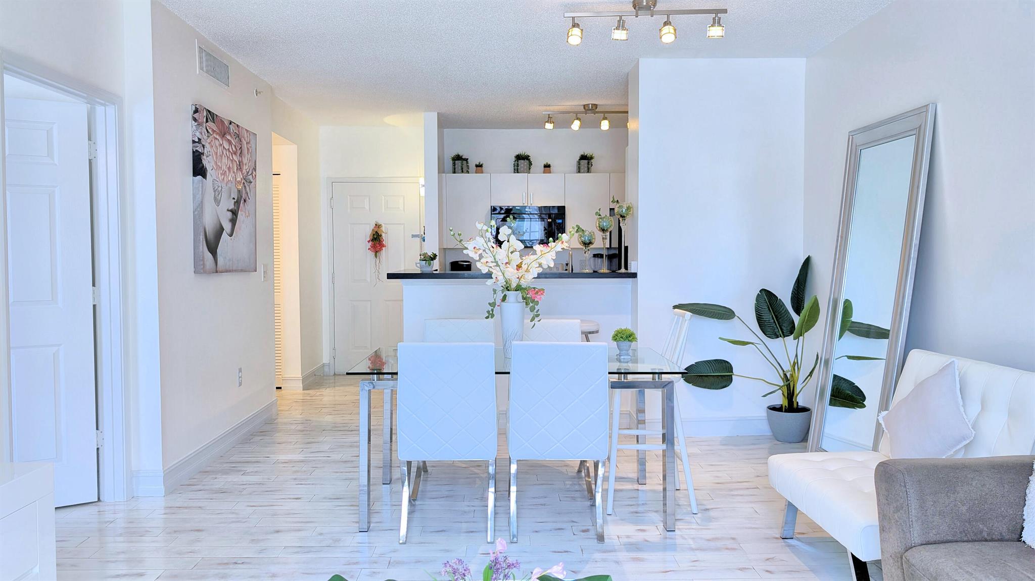 720 S Sapodilla Avenue 203