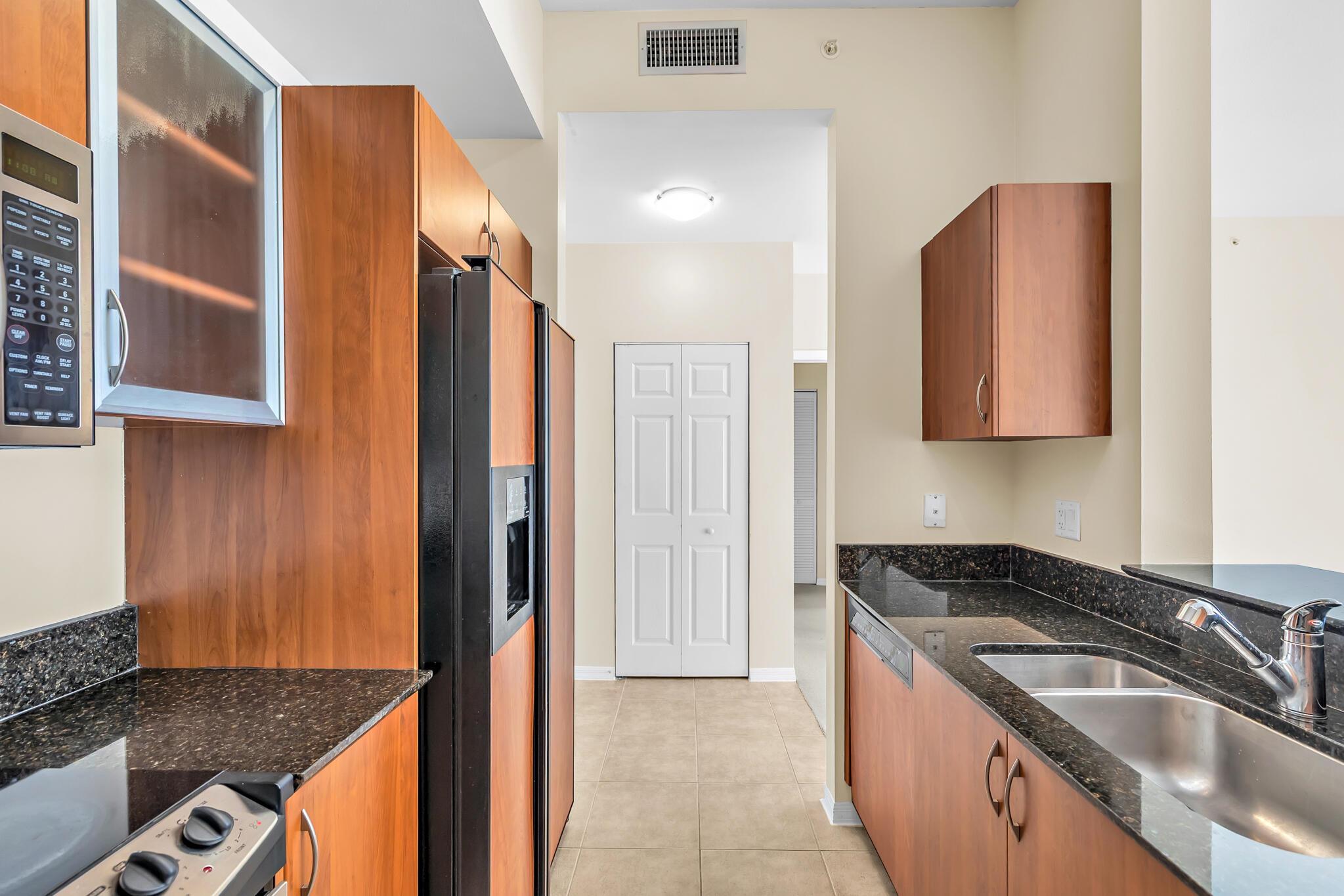 233 S Federal Highway Lph06