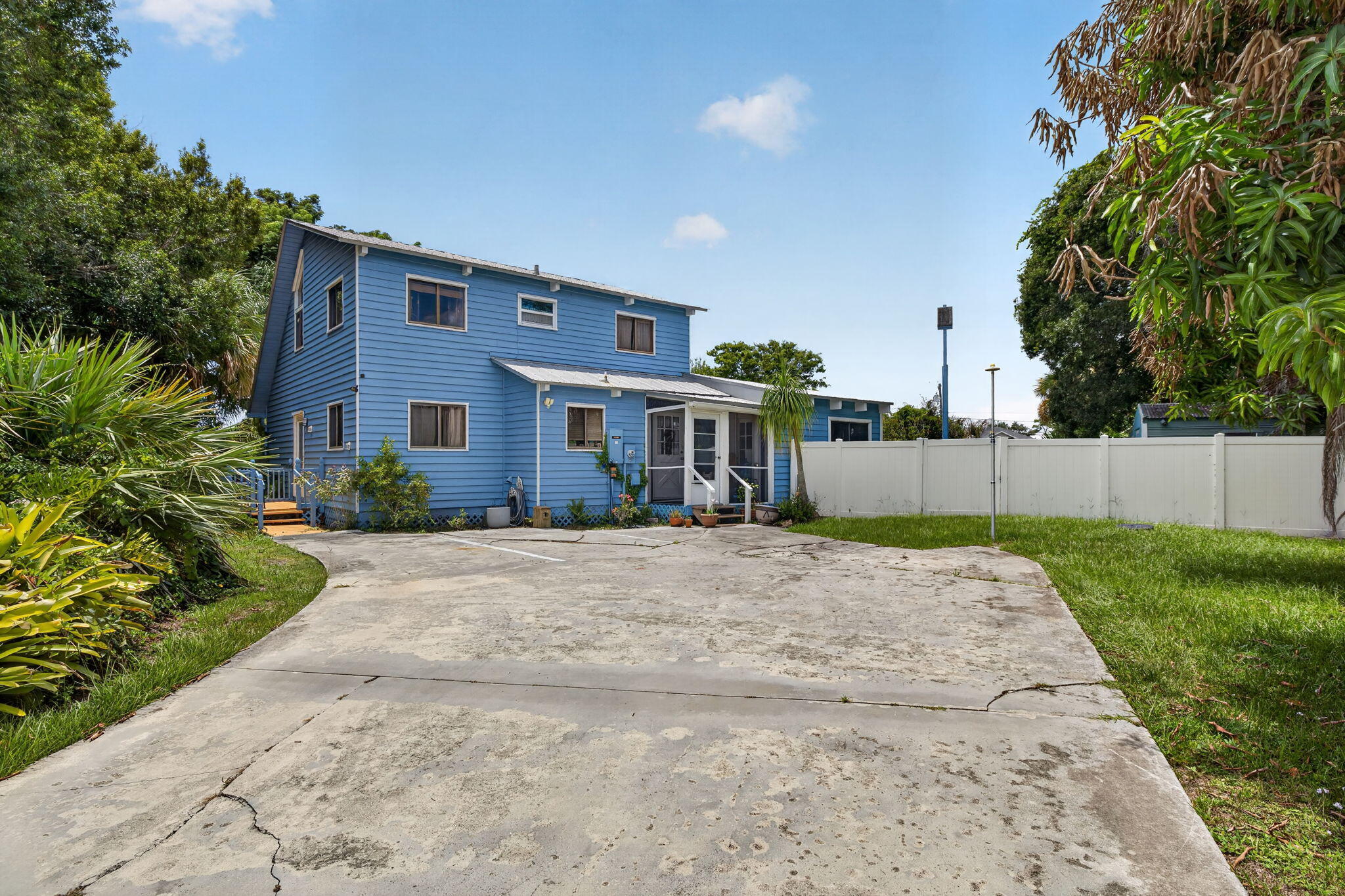 5707 SPRUCE Drive