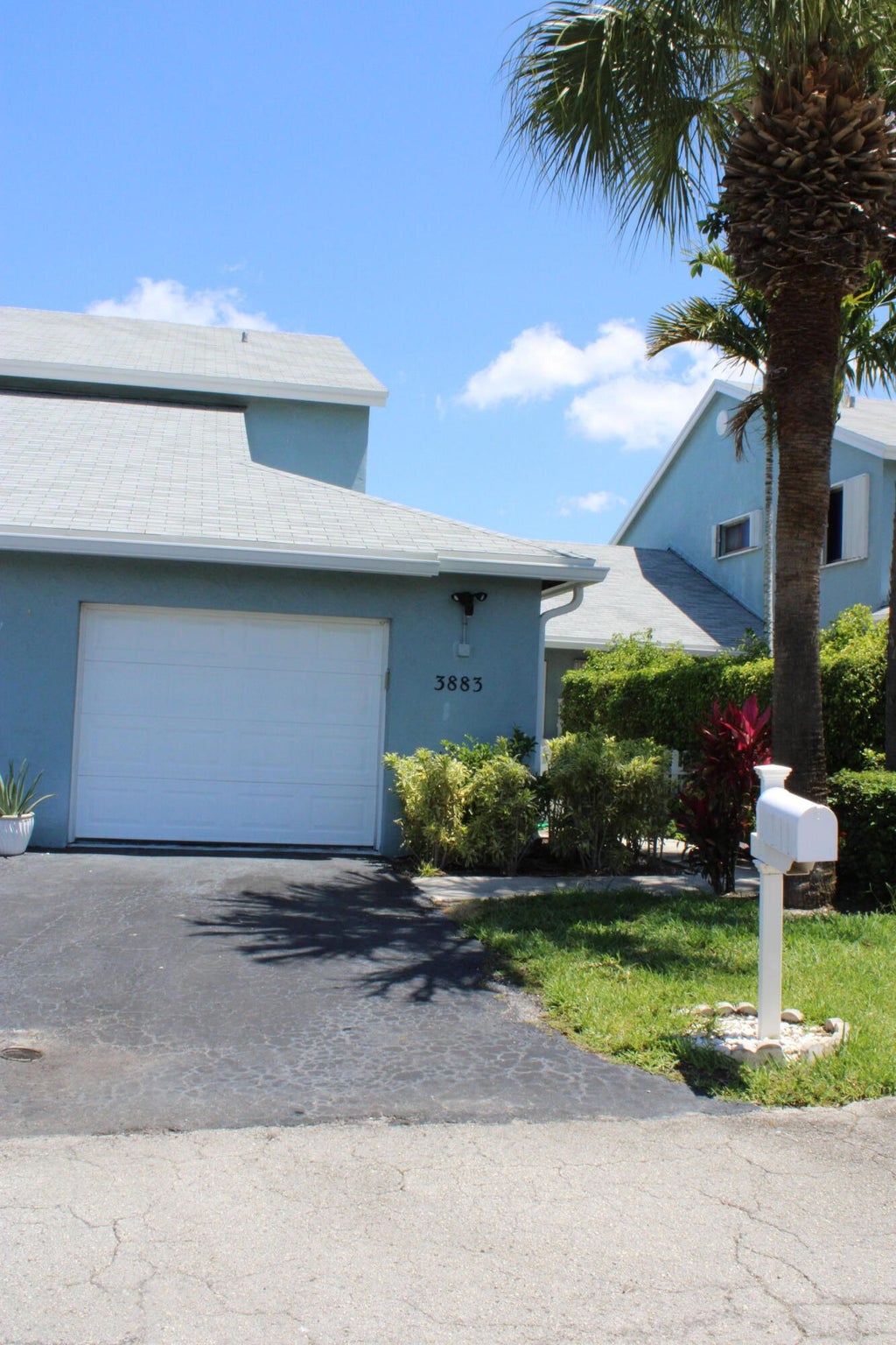 Photo of 3883 Island Club Circle W, Lake Worth Beach, FL 33462 (MLS # B26031281)
