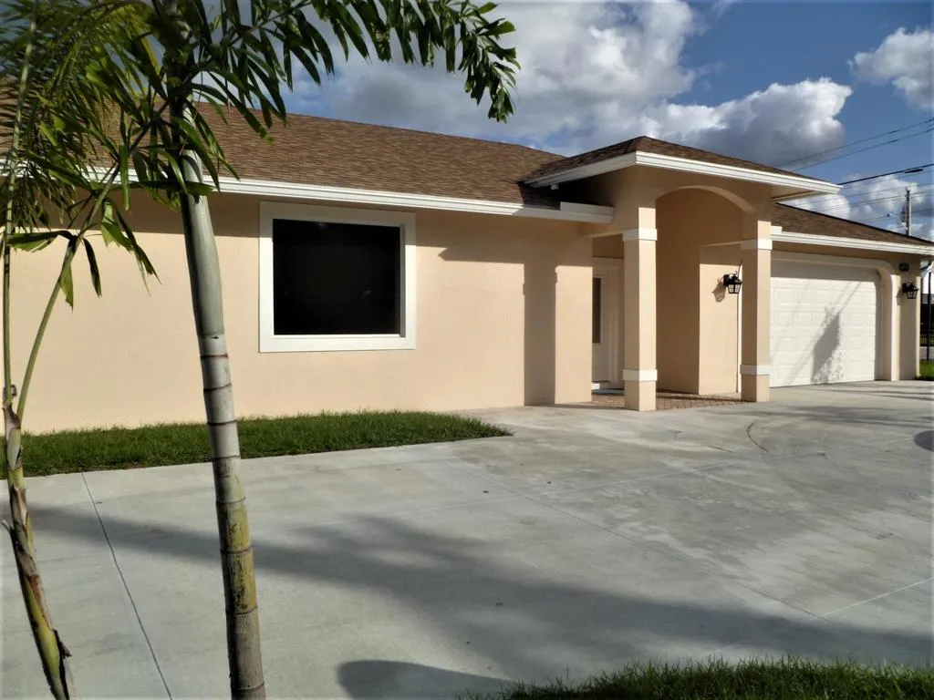6976 Venetian Dr  