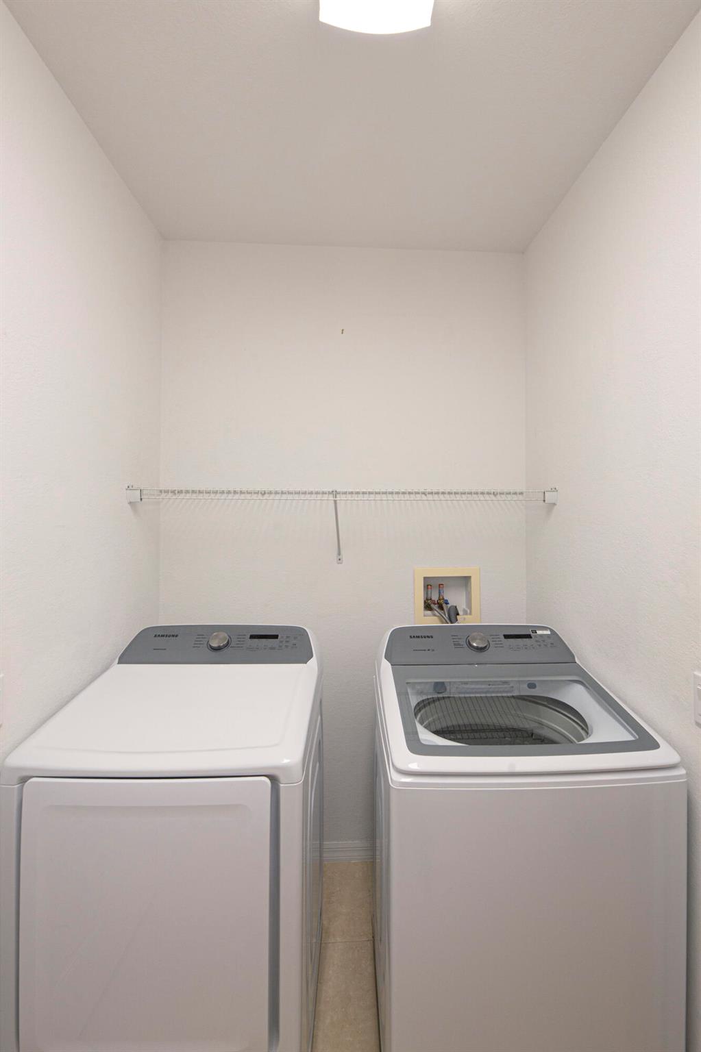 THE LAKES AT THE SAVANNAH - Residential Lease