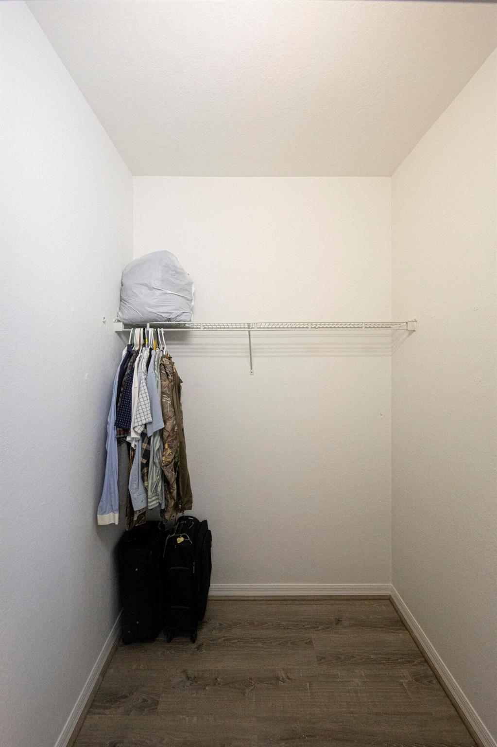 THE LAKES AT THE SAVANNAH - Residential Lease