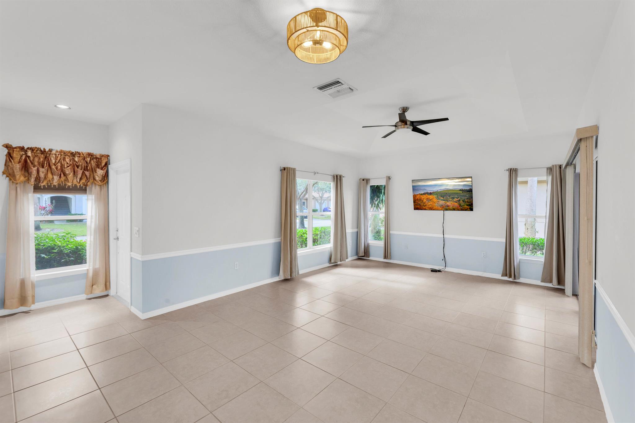 THE LAKES AT THE SAVANNAH - Residential Lease