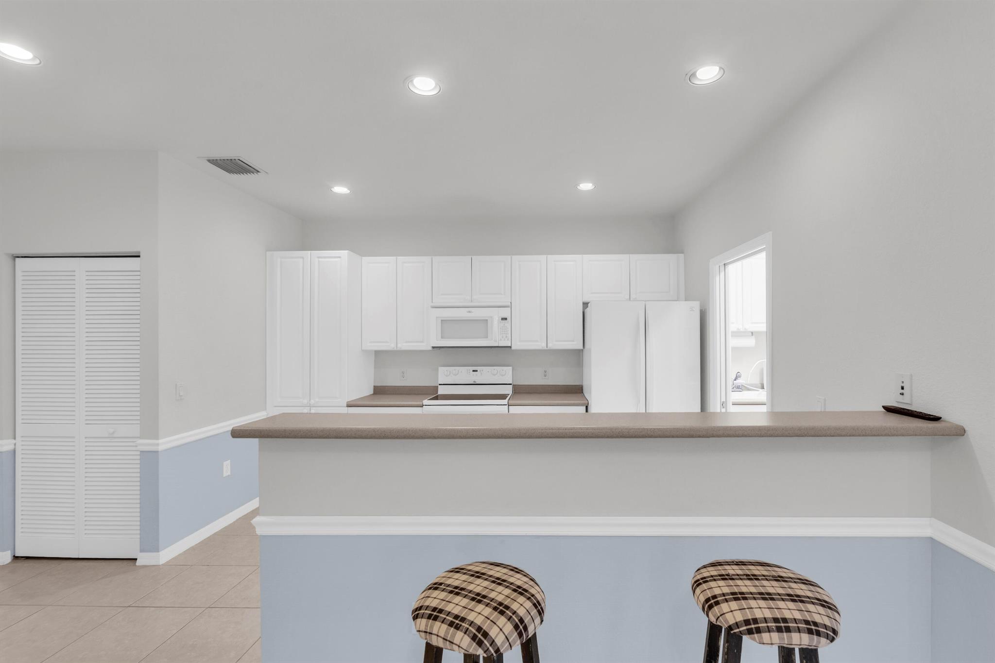 THE LAKES AT THE SAVANNAH - Residential Lease