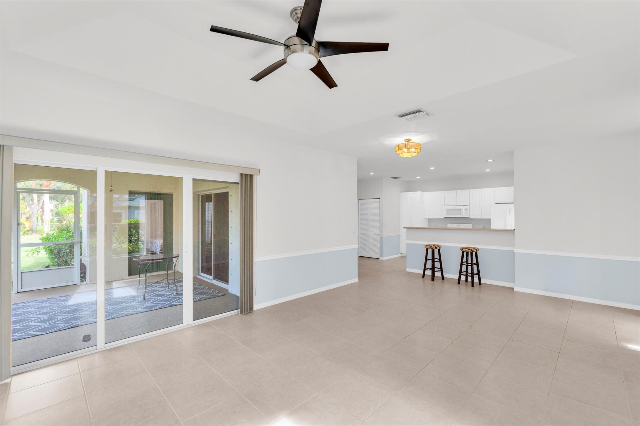 THE LAKES AT THE SAVANNAH - Residential Lease