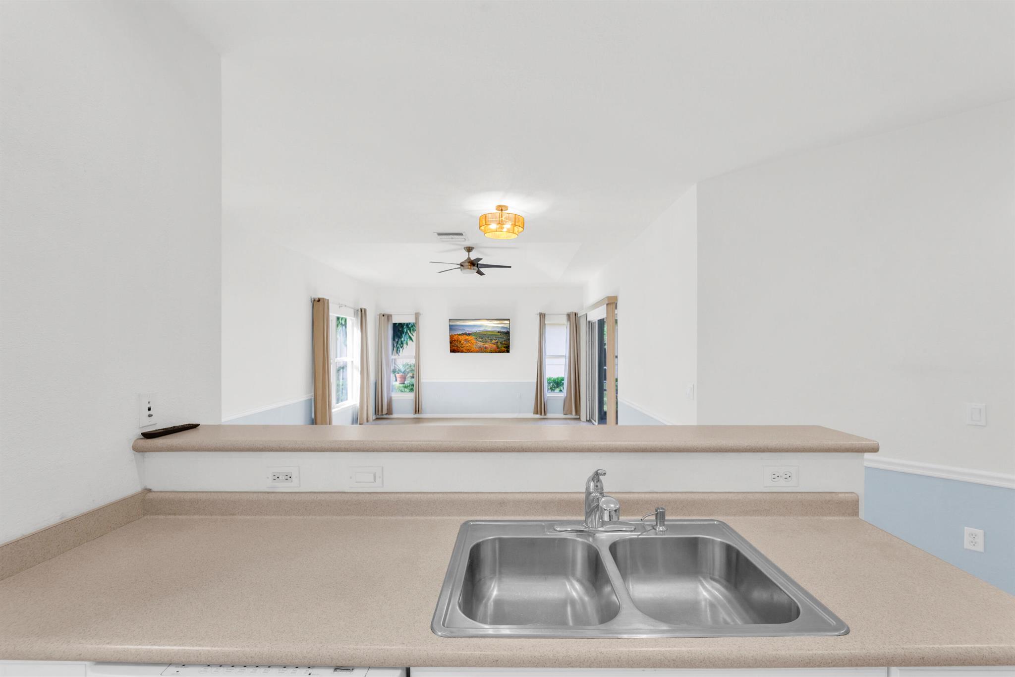 THE LAKES AT THE SAVANNAH - Residential Lease