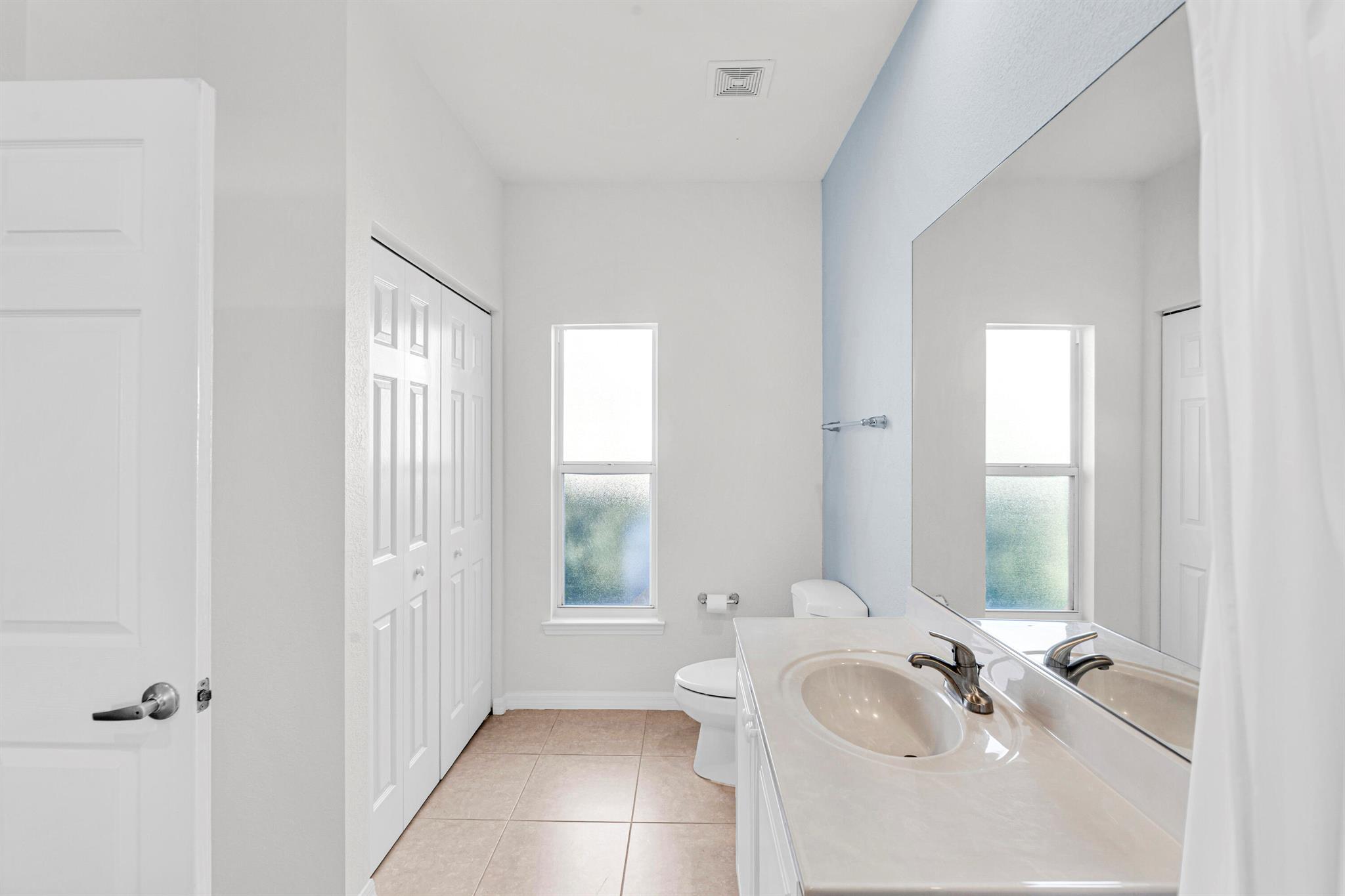 THE LAKES AT THE SAVANNAH - Residential Lease