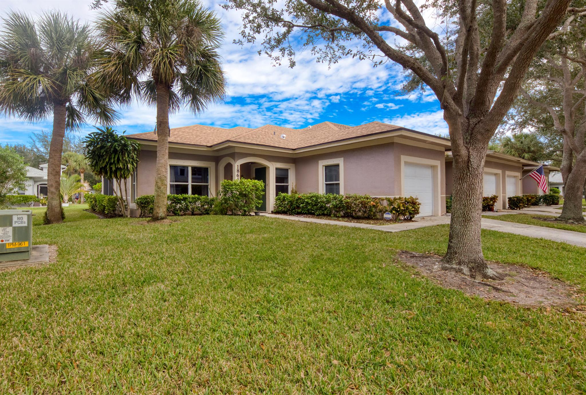 THE LAKES AT THE SAVANNAH - Residential Lease