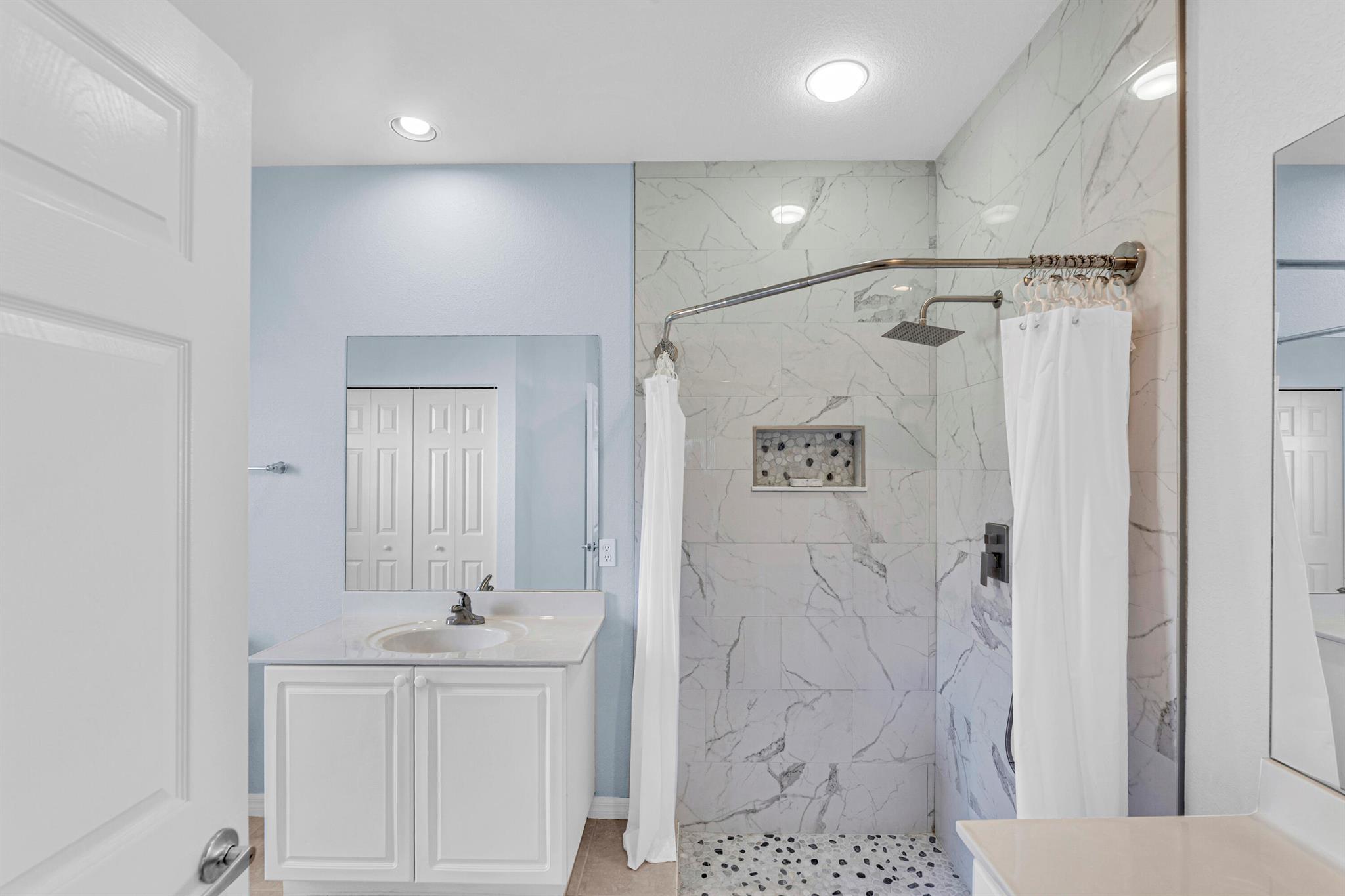 THE LAKES AT THE SAVANNAH - Residential Lease