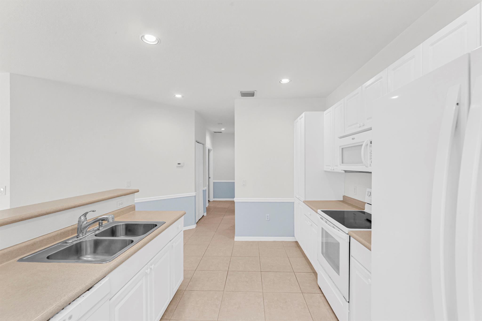 THE LAKES AT THE SAVANNAH - Residential Lease