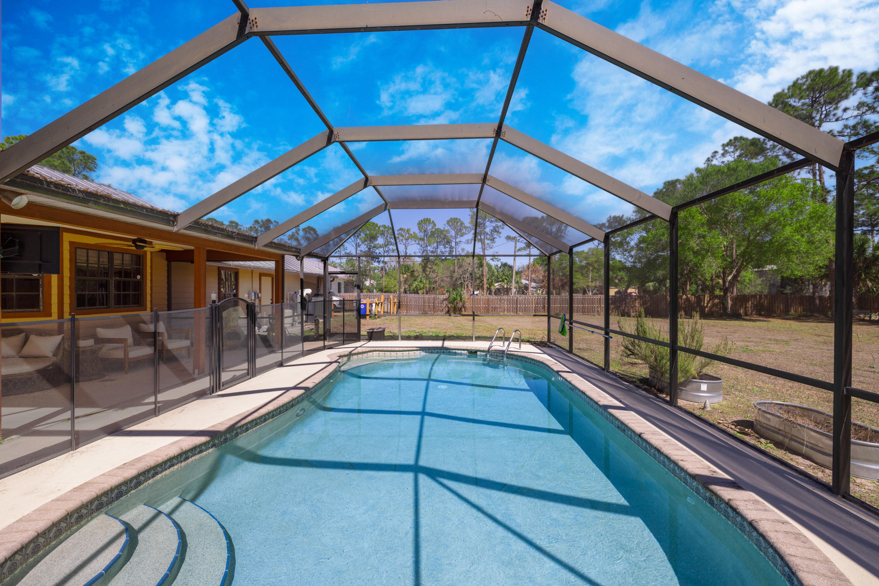 VERO LAKE ESTATES UNIT 2 - Residential