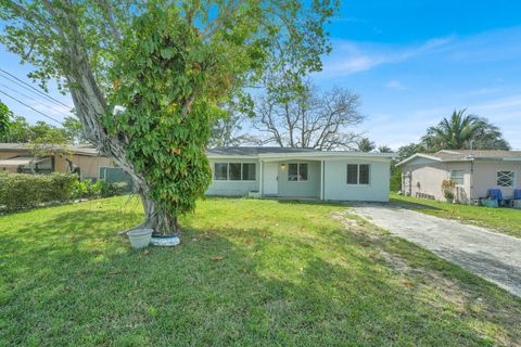 Photo of 64 NE 7th Court, Deerfield Beach, FL 33441 (MLS # R11169281)