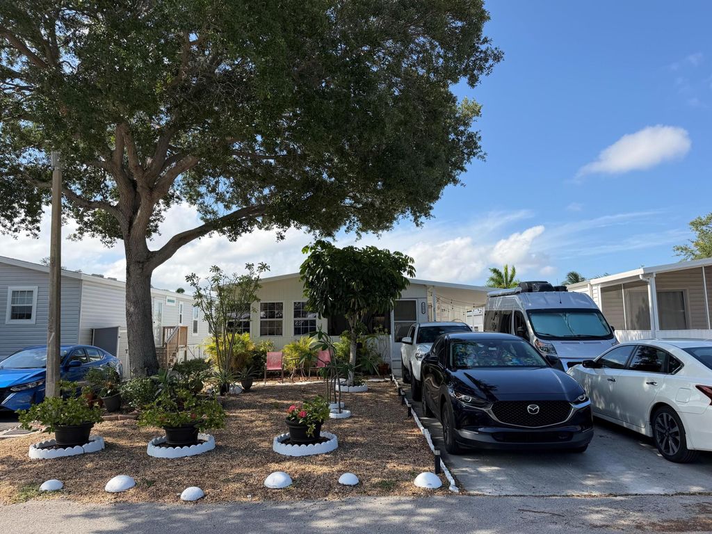 Photo of 2901 SW 58th Court, Fort Lauderdale, FL 33312 (MLS # B26029952)