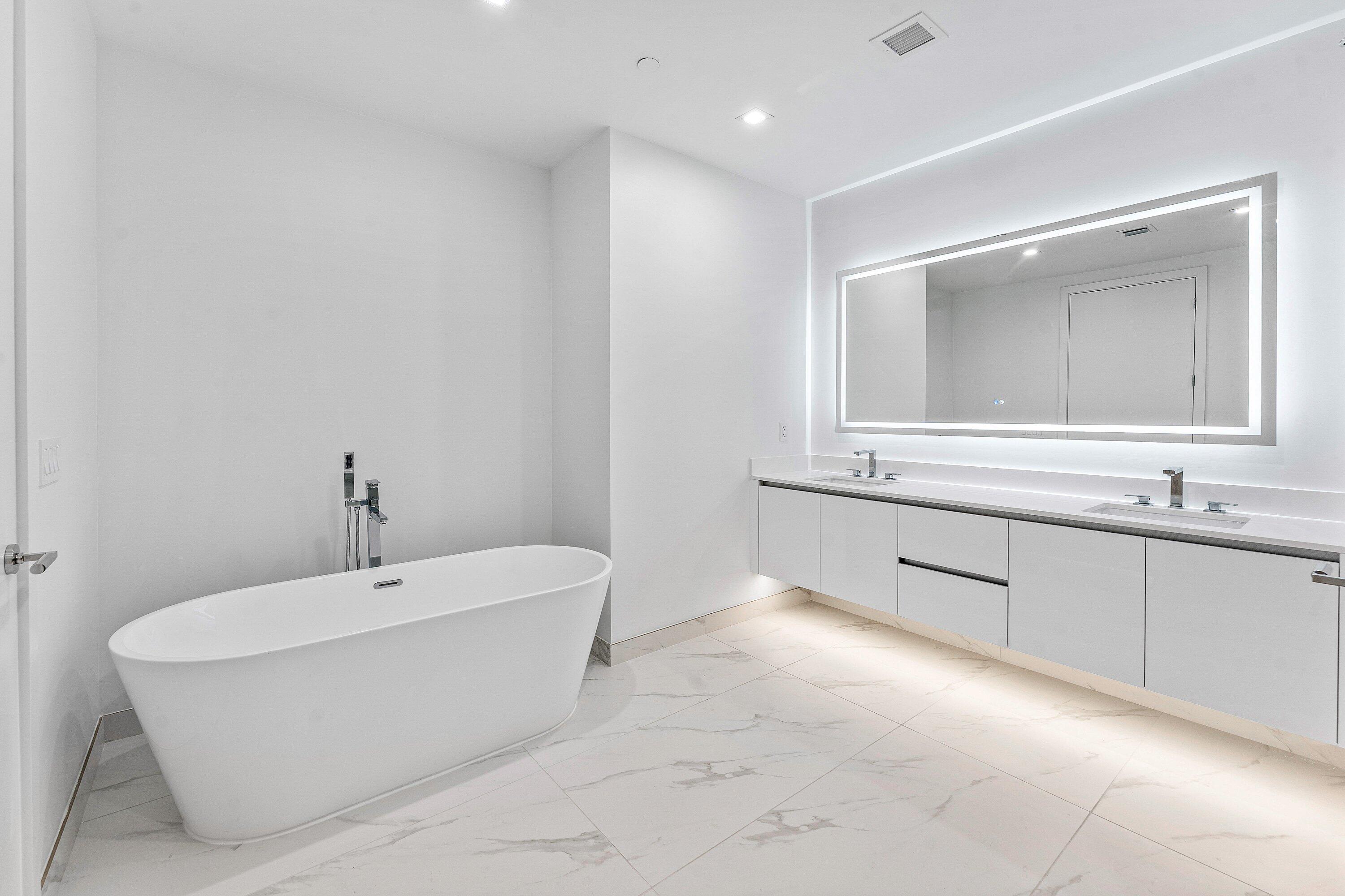 Nautilus 220 Condominium - Residential