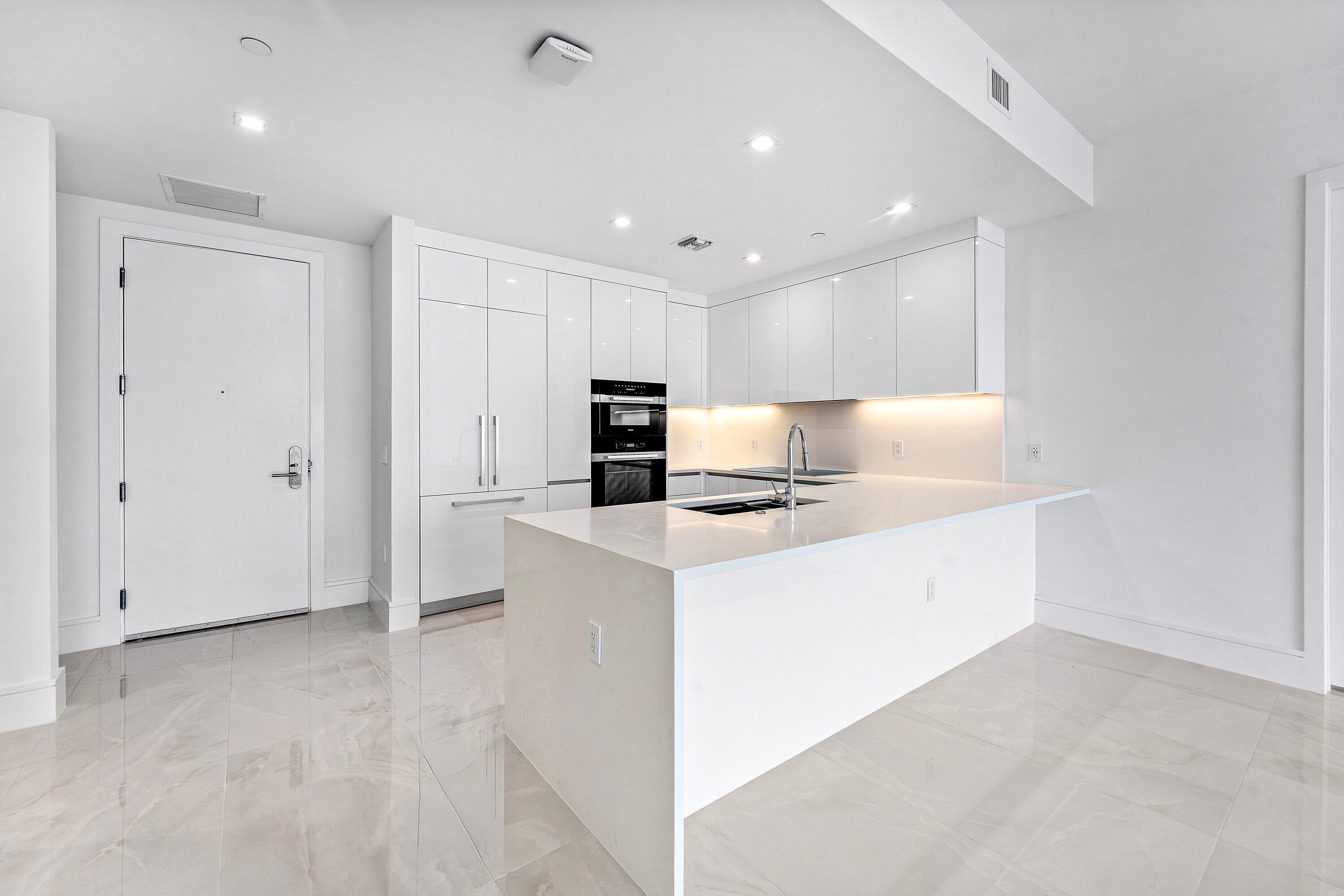 Nautilus 220 Condominium - Residential