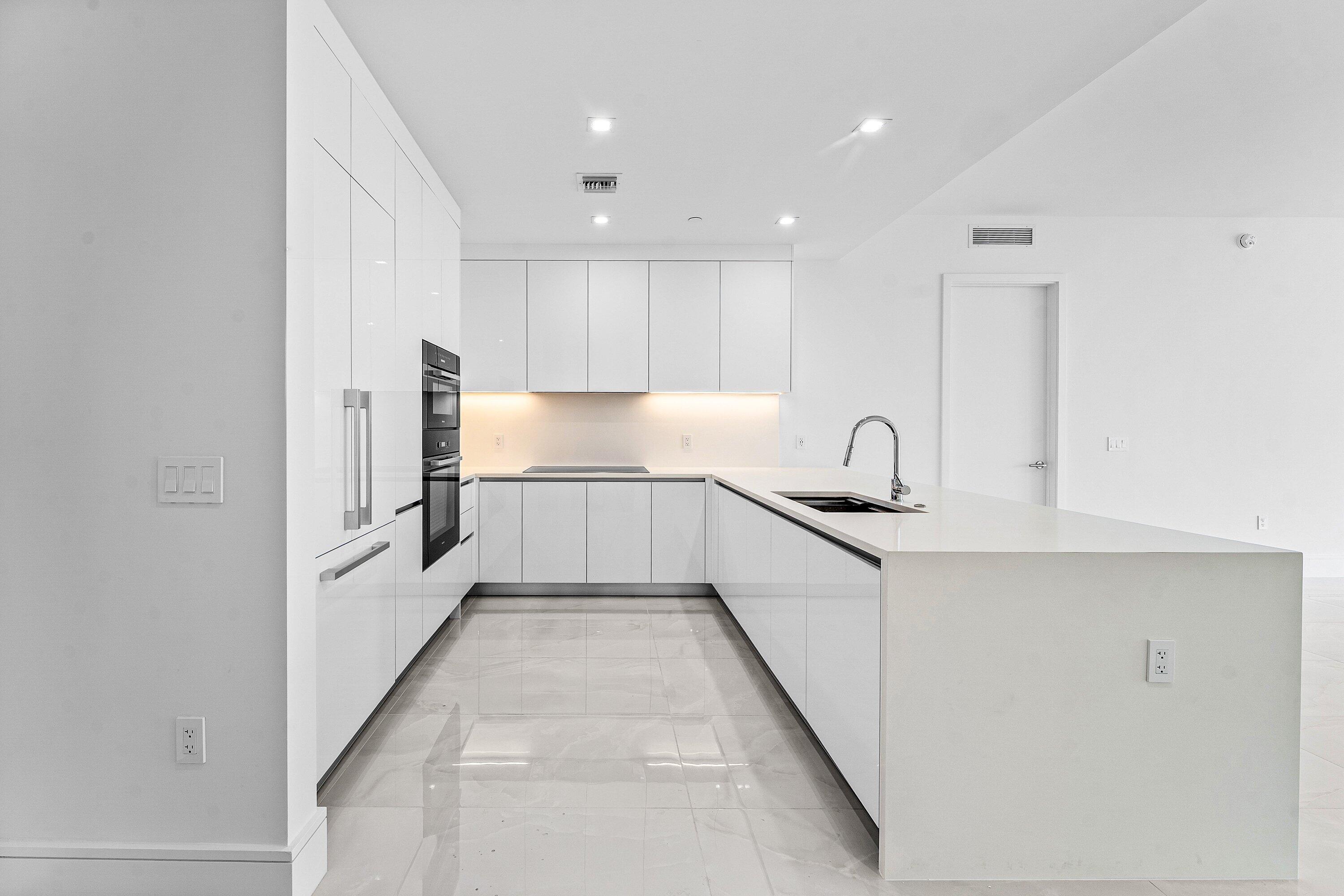 Nautilus 220 Condominium - Residential