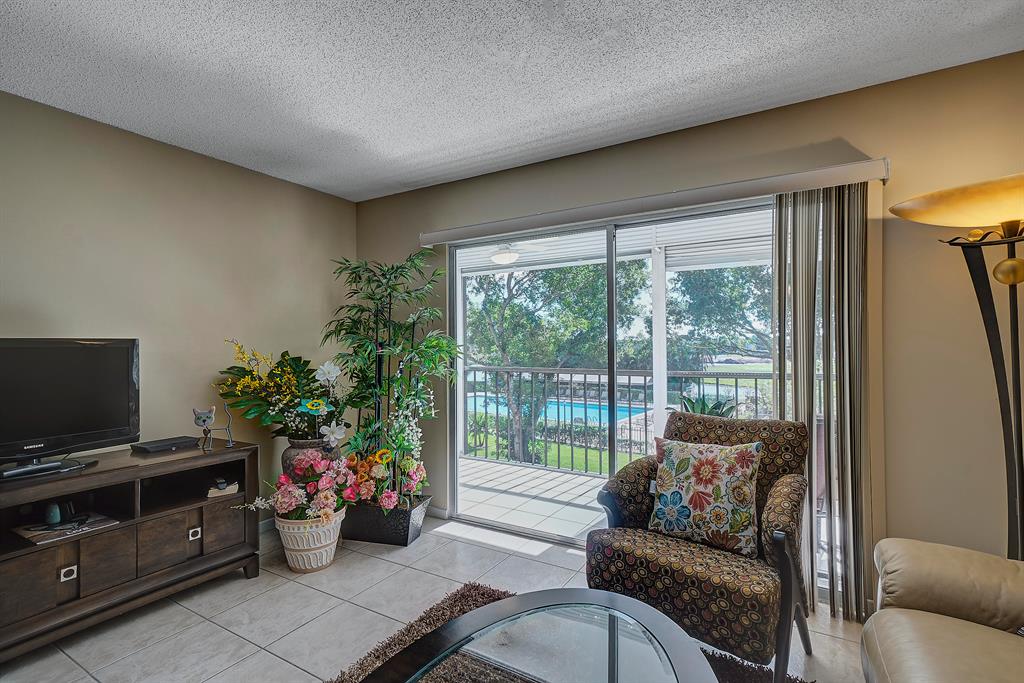 HUNTINGTON LAKES SEC THREE CONDOS - Residential