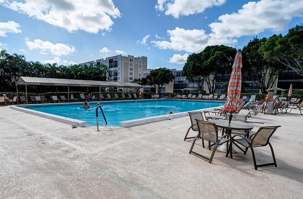 HUNTINGTON LAKES SEC THREE CONDOS - Residential