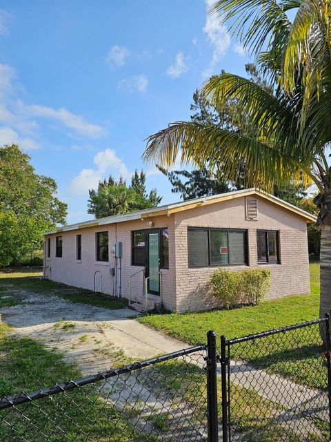 Single Family Residence in Riviera Beach FL 752 10th Street.jpg