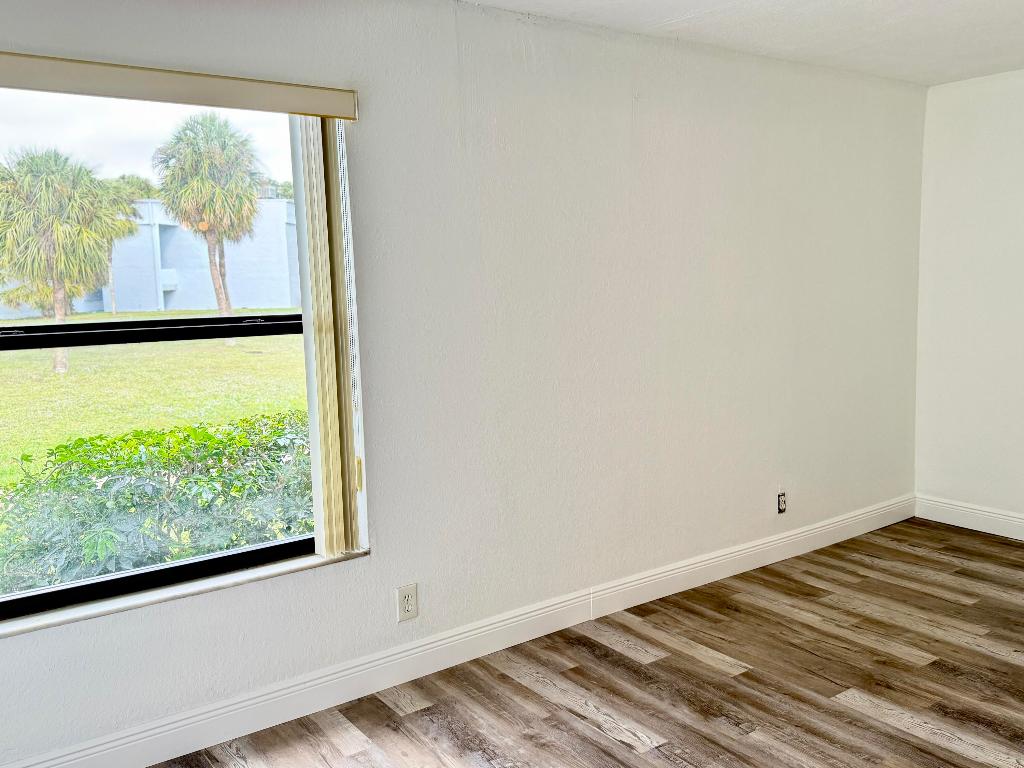 LAGO DEL REY CONDO - Residential