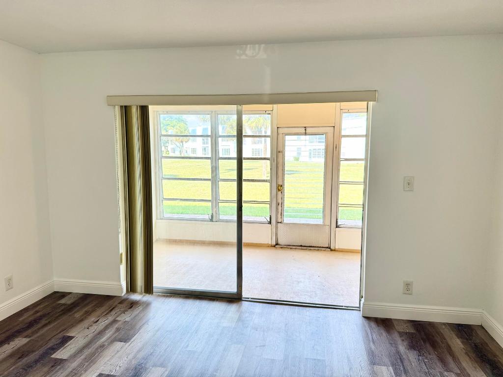 LAGO DEL REY CONDO - Residential