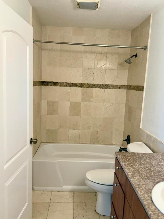 LAGO DEL REY CONDO - Residential