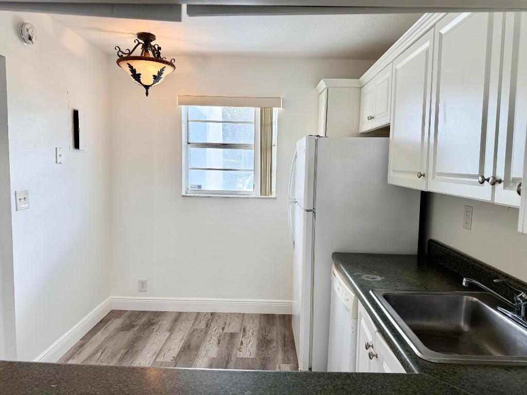 LAGO DEL REY CONDO - Residential