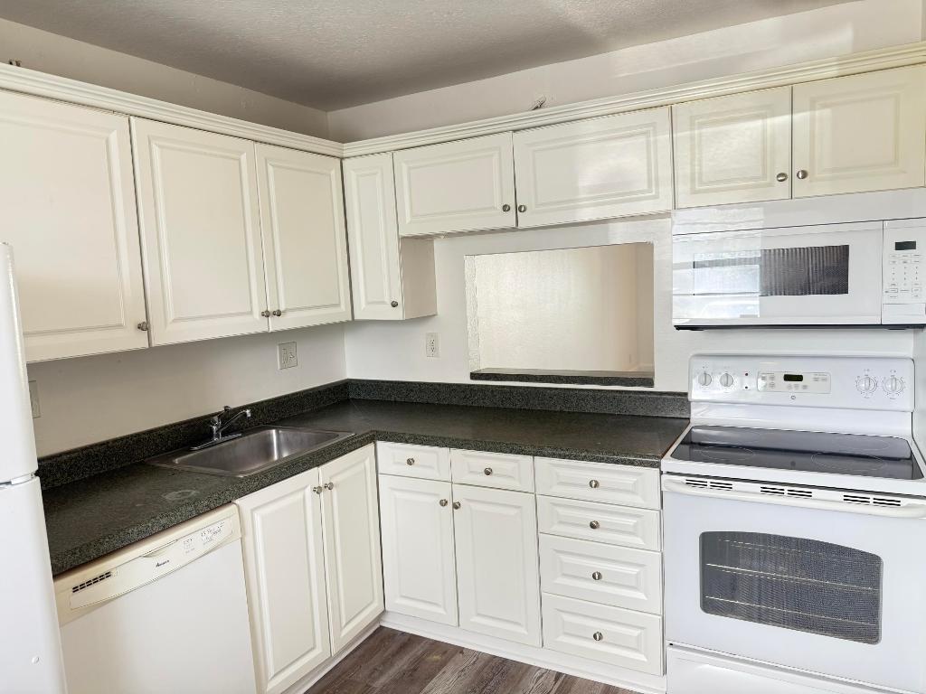 LAGO DEL REY CONDO - Residential