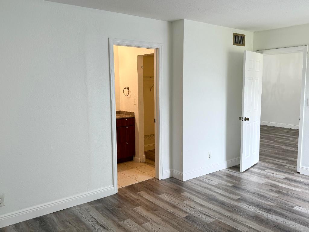 LAGO DEL REY CONDO - Residential