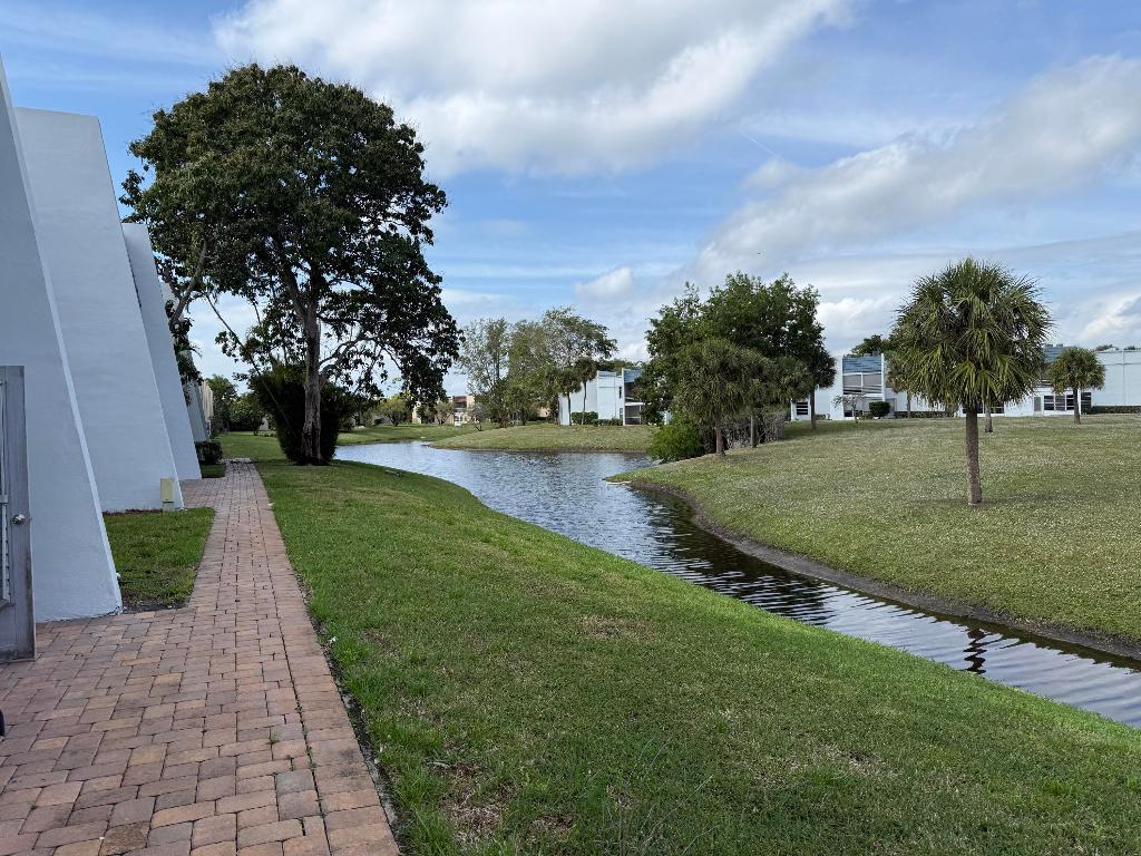 LAGO DEL REY CONDO - Residential