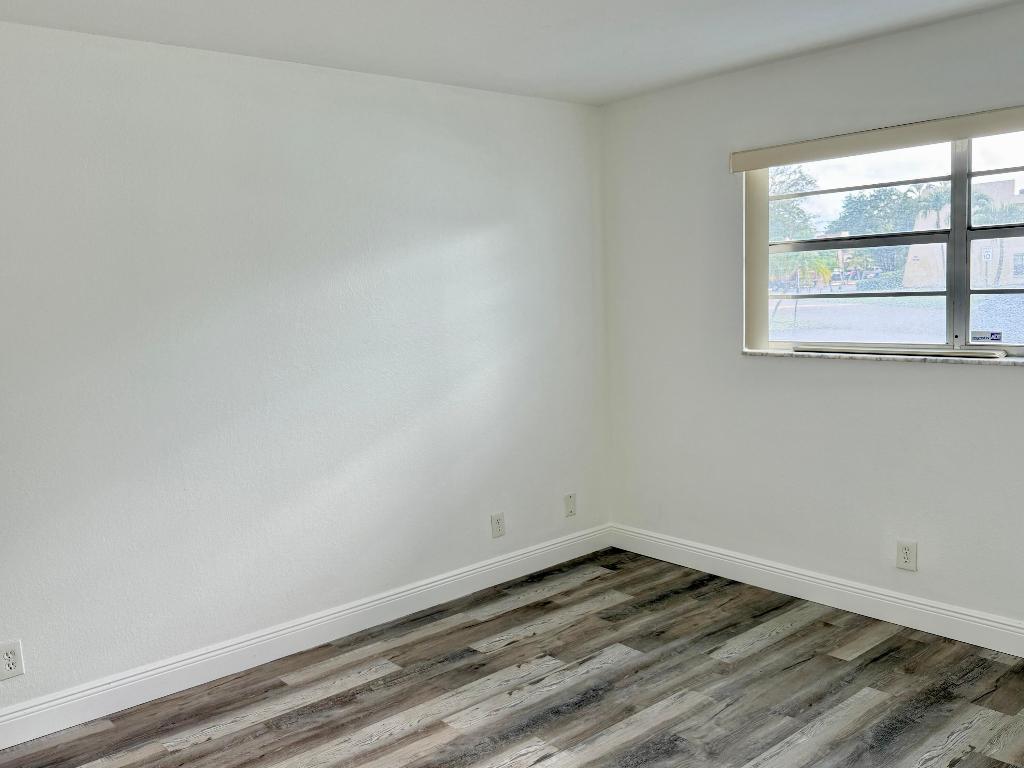 LAGO DEL REY CONDO - Residential