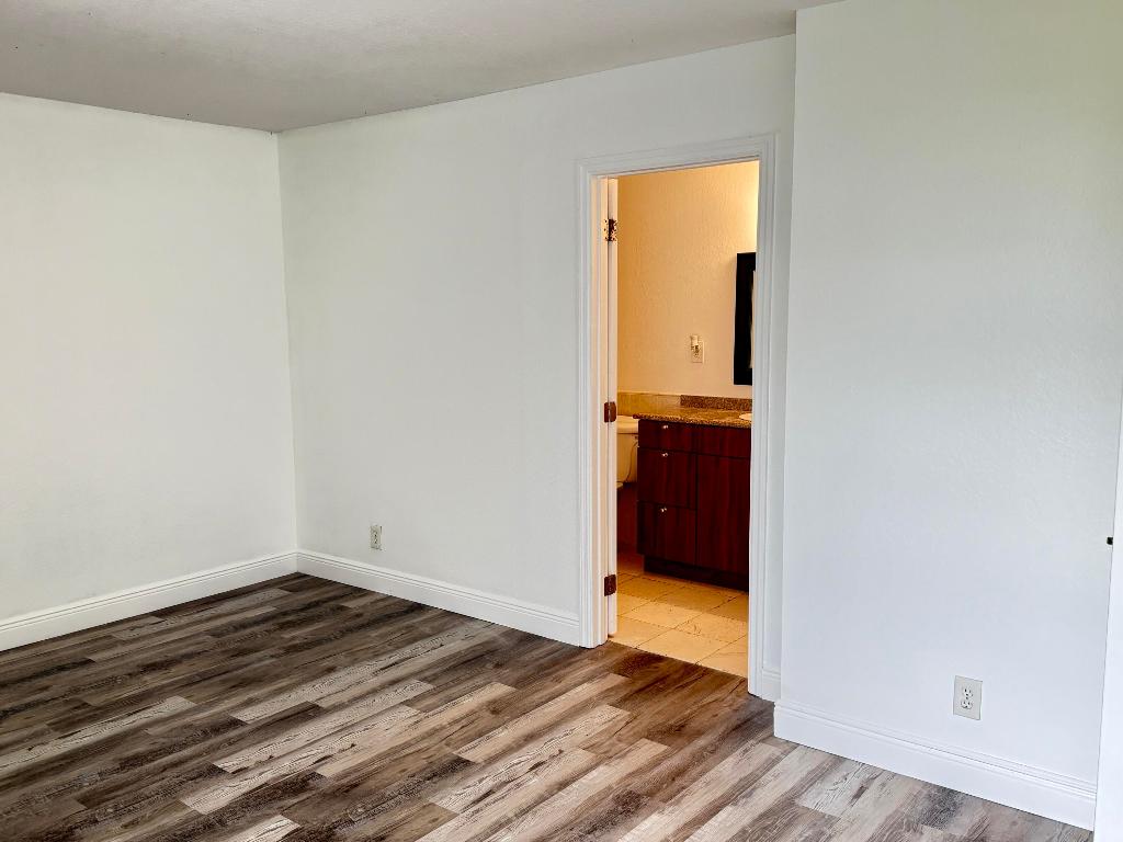 LAGO DEL REY CONDO - Residential