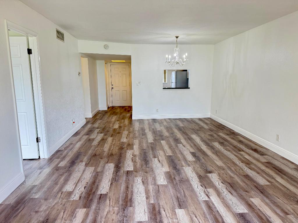 LAGO DEL REY CONDO - Residential