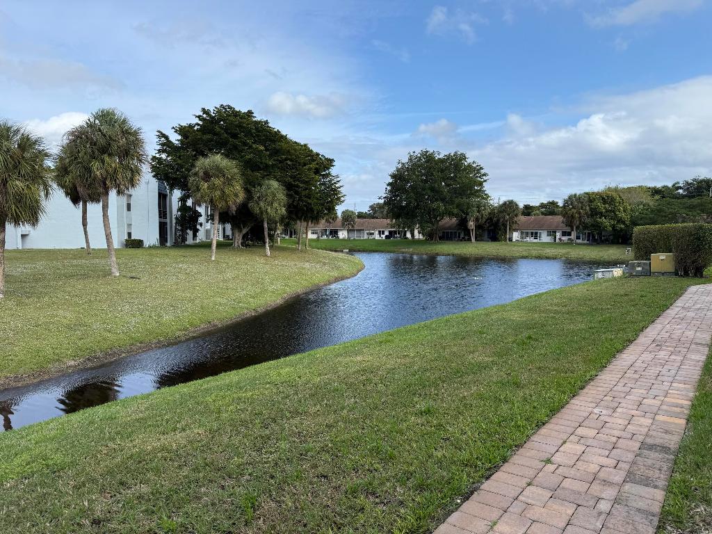 LAGO DEL REY CONDO - Residential