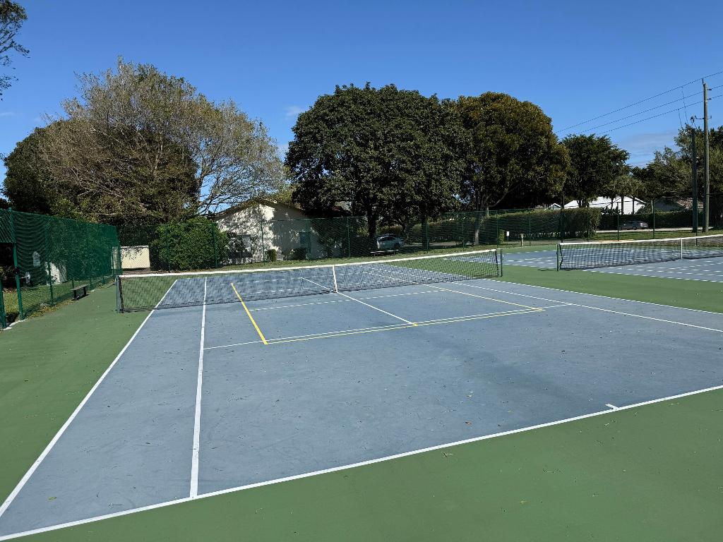 LAGO DEL REY CONDO - Residential