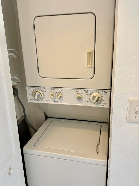 LAGO DEL REY CONDO - Residential