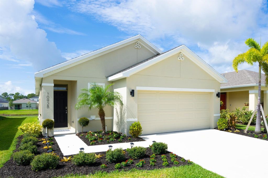 Photo of 10928 SW Robbia Way, Port St Lucie, FL 34987 (MLS # R10945045)