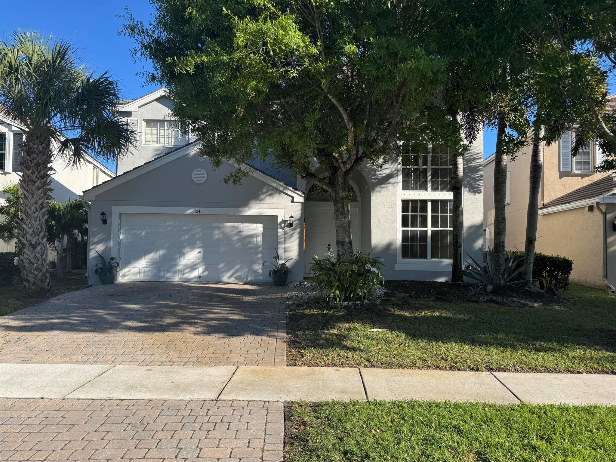 104 Kensington Way