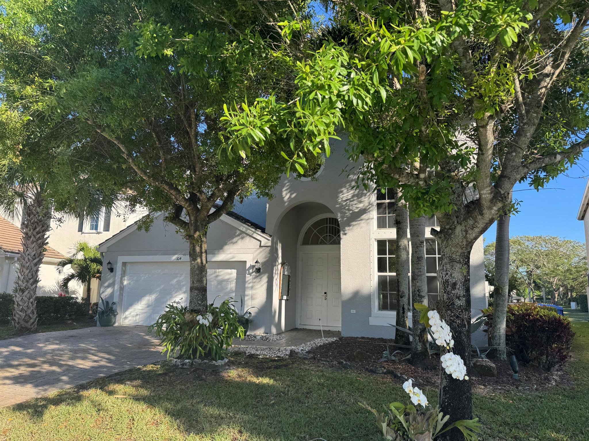 104 Kensington Way