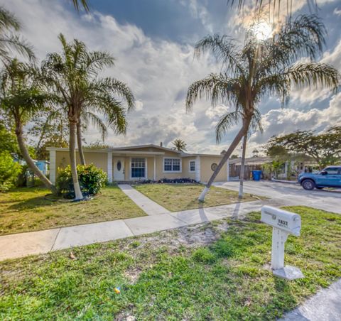 1432 W Bloxham Street Lantana FL 33462