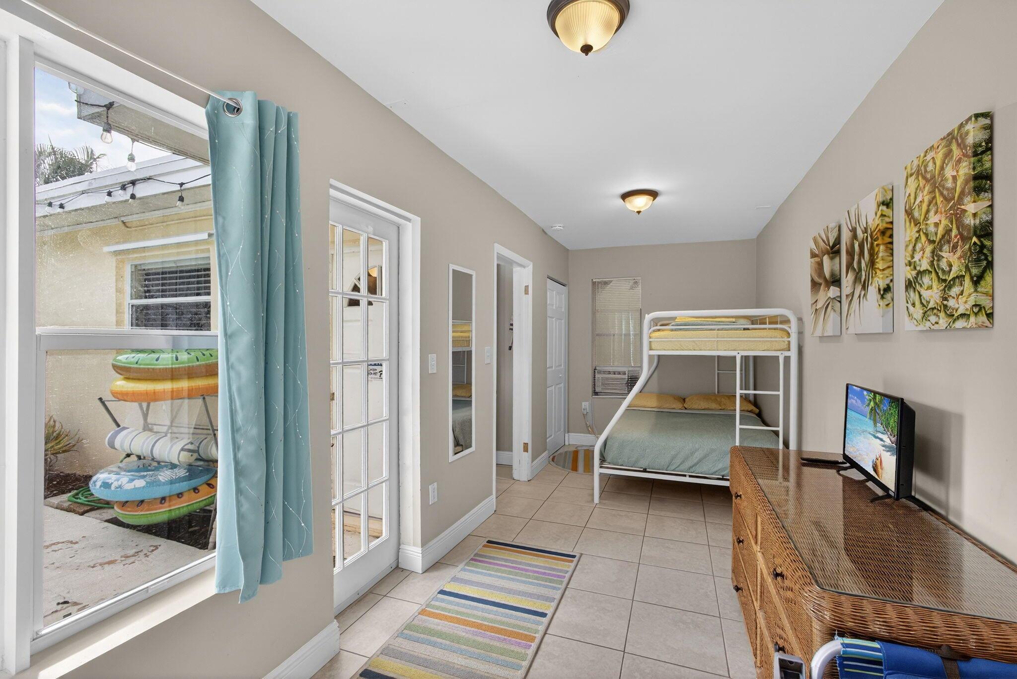 GUARINO FRANK T TRAILER P - Residential