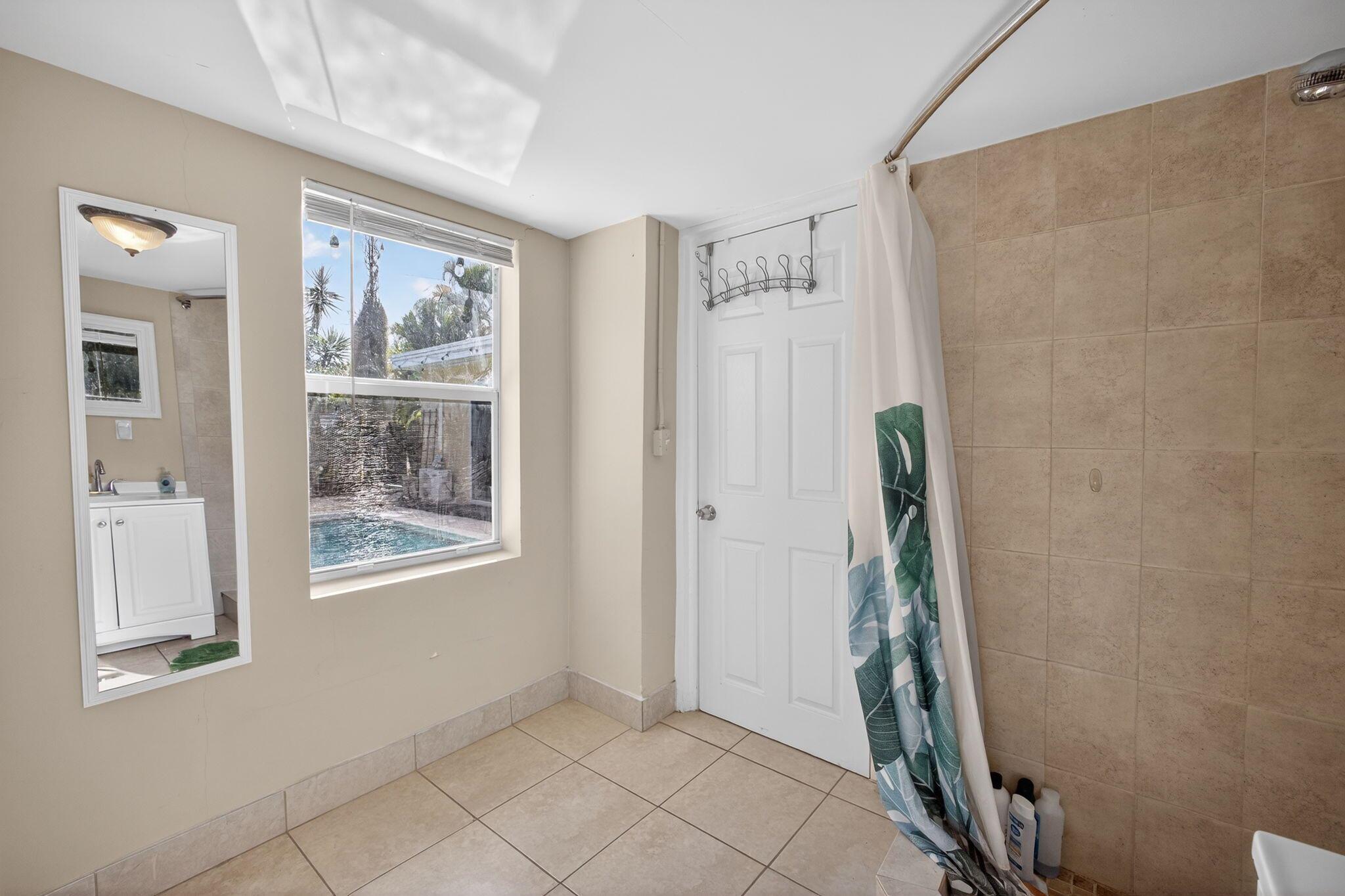 GUARINO FRANK T TRAILER P - Residential