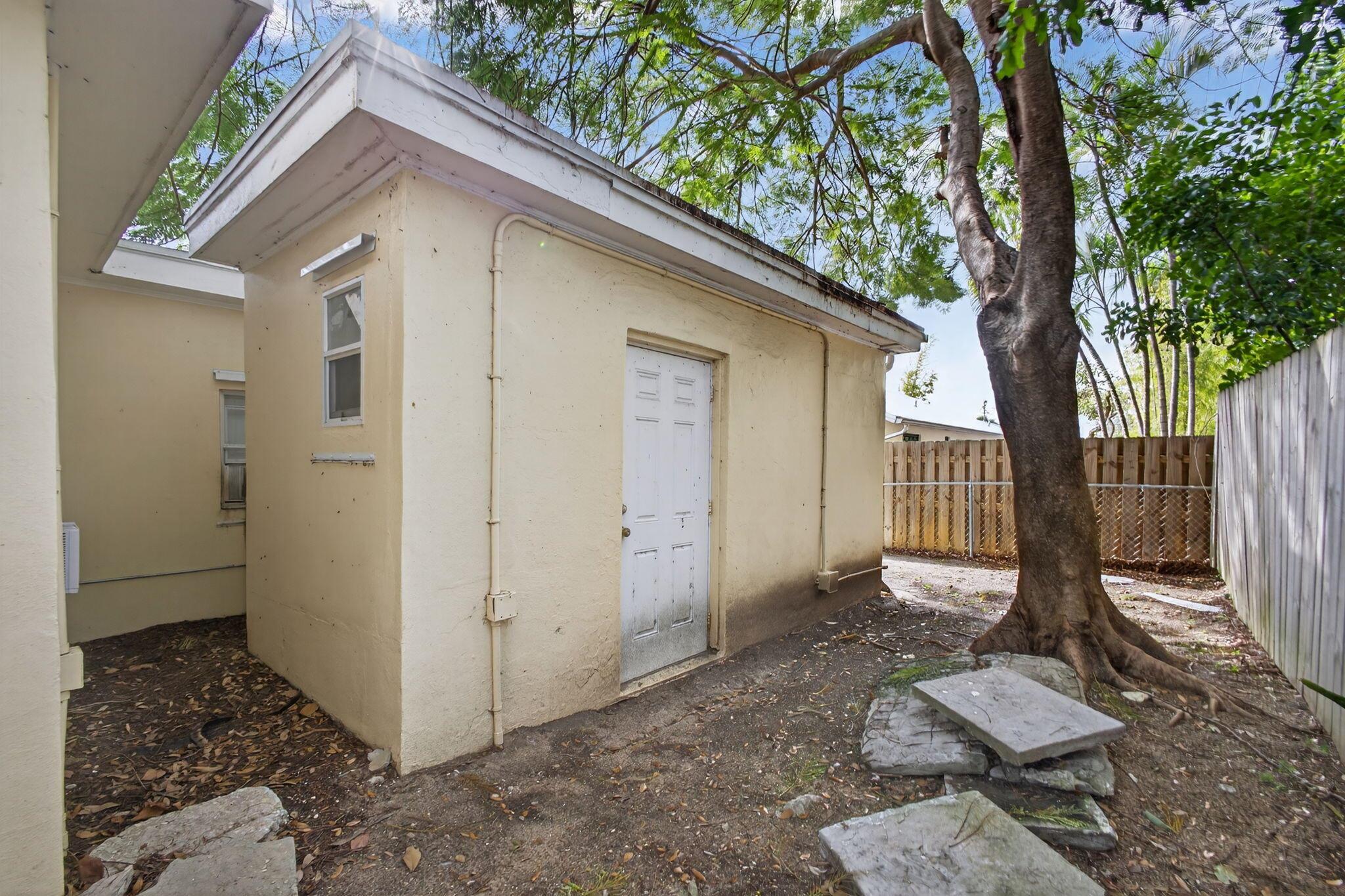 GUARINO FRANK T TRAILER P - Residential