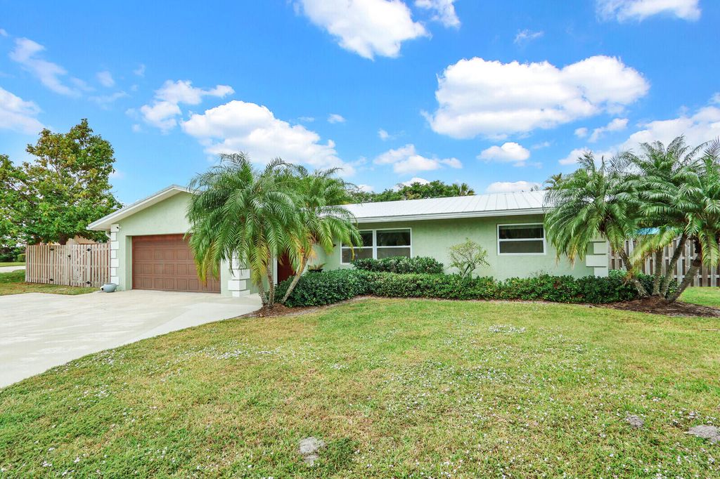 Photo of 3035 SE Glasgow Drive, Stuart, FL 34997 (MLS # R11154442)