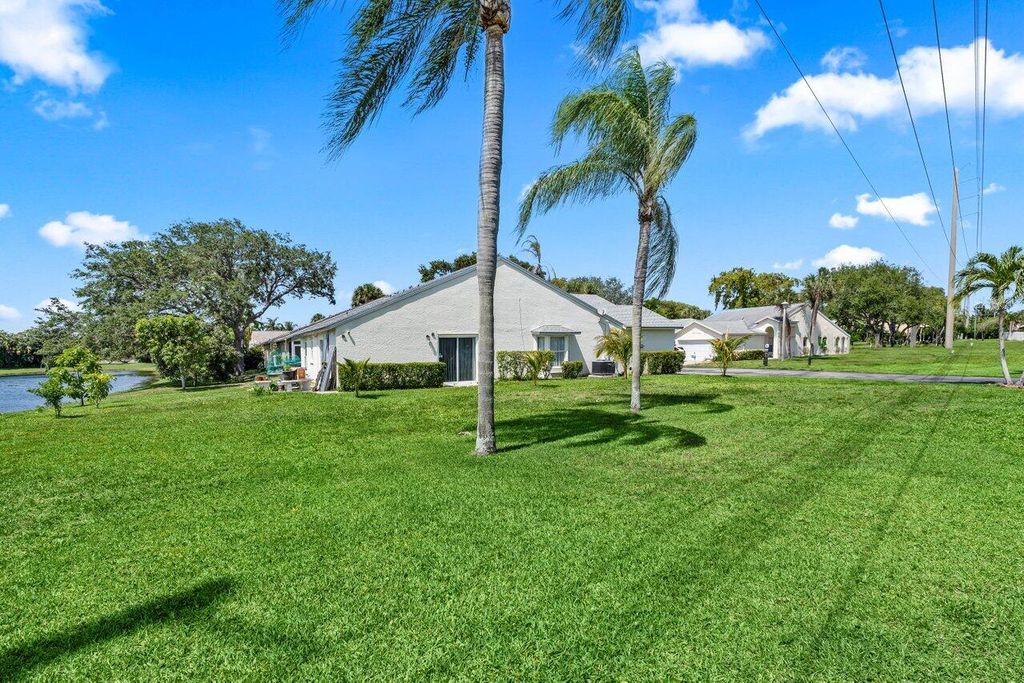 Photo of 64 Paxford Lane, Boynton Beach, FL 33426 (MLS # R11093143)