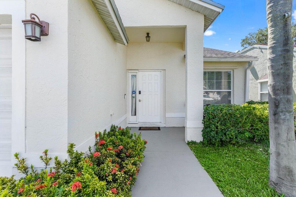 Photo of 64 Paxford Lane, Boynton Beach, FL 33426 (MLS # R11093143)