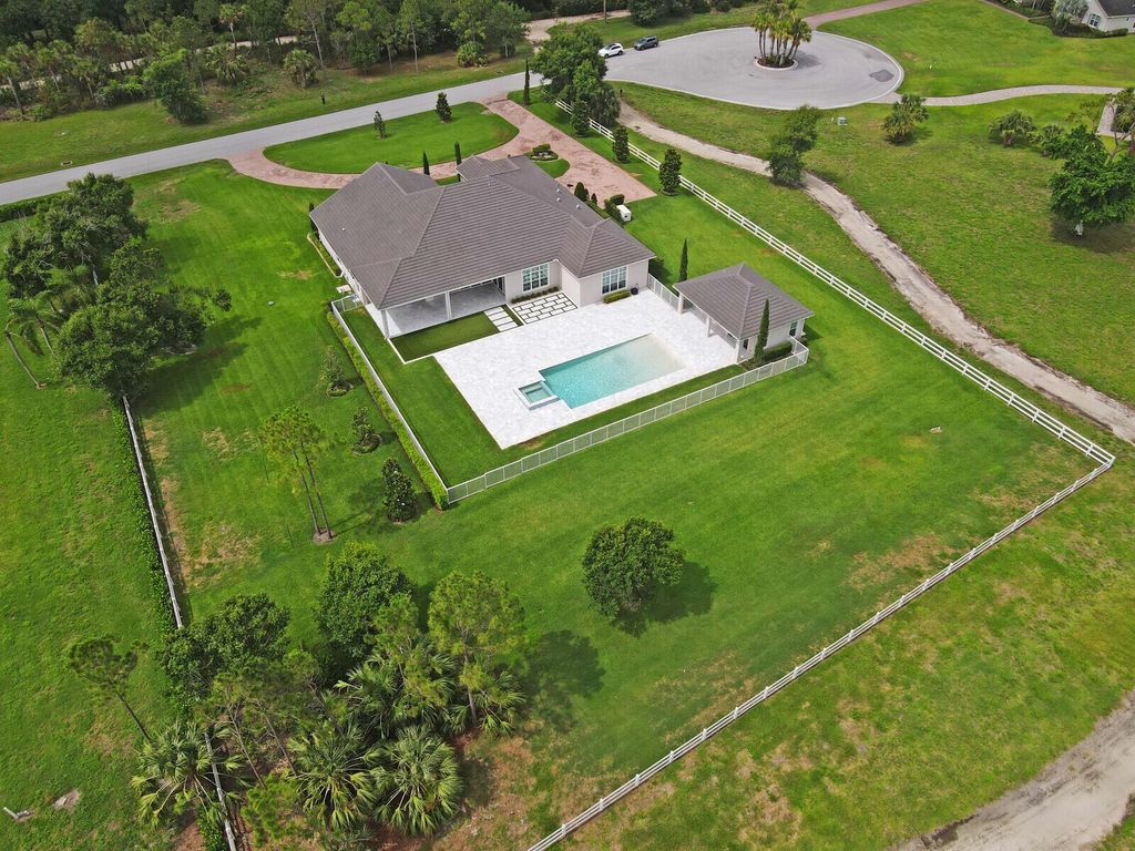Photo of 10032 Calabrese Trail, Jupiter, FL 33478 (MLS # R11097306)