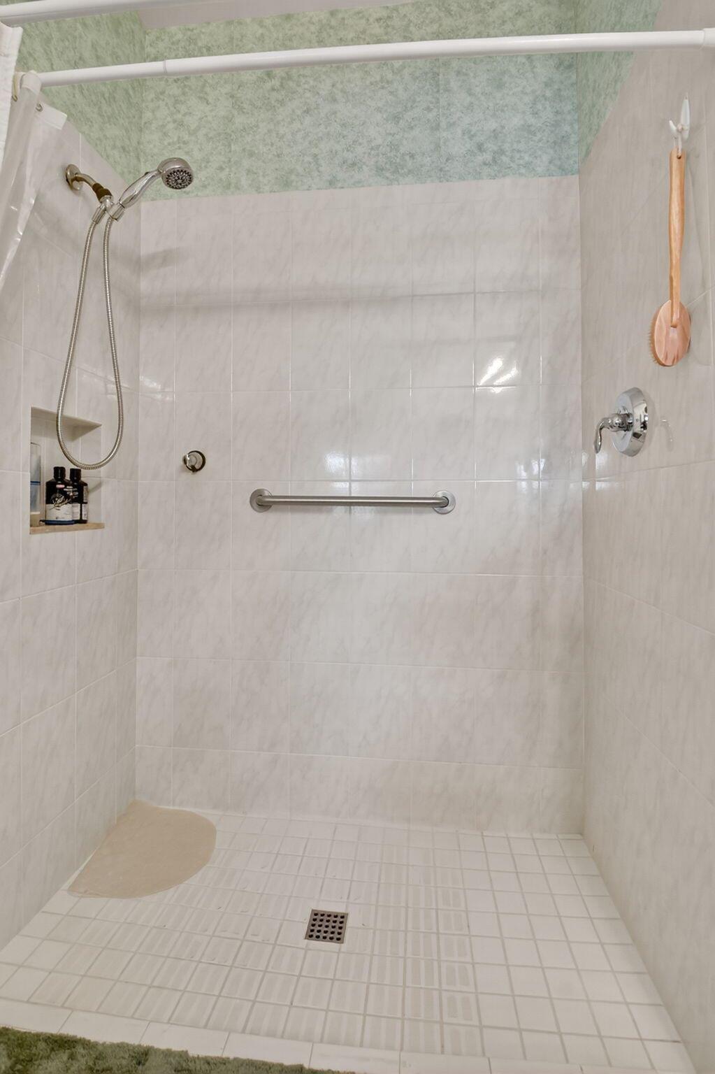 FLORAL LAKES 1 - Residential